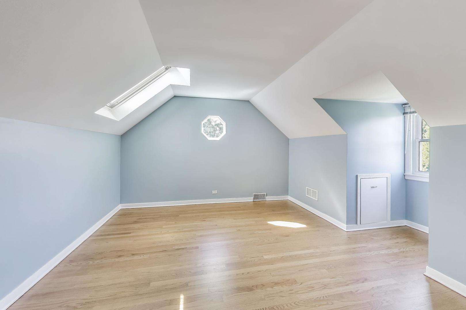 455 Sunset Ridge Road Northfield, IL 60093 - Photo 36 of 47 a view of an empty room with wooden floor