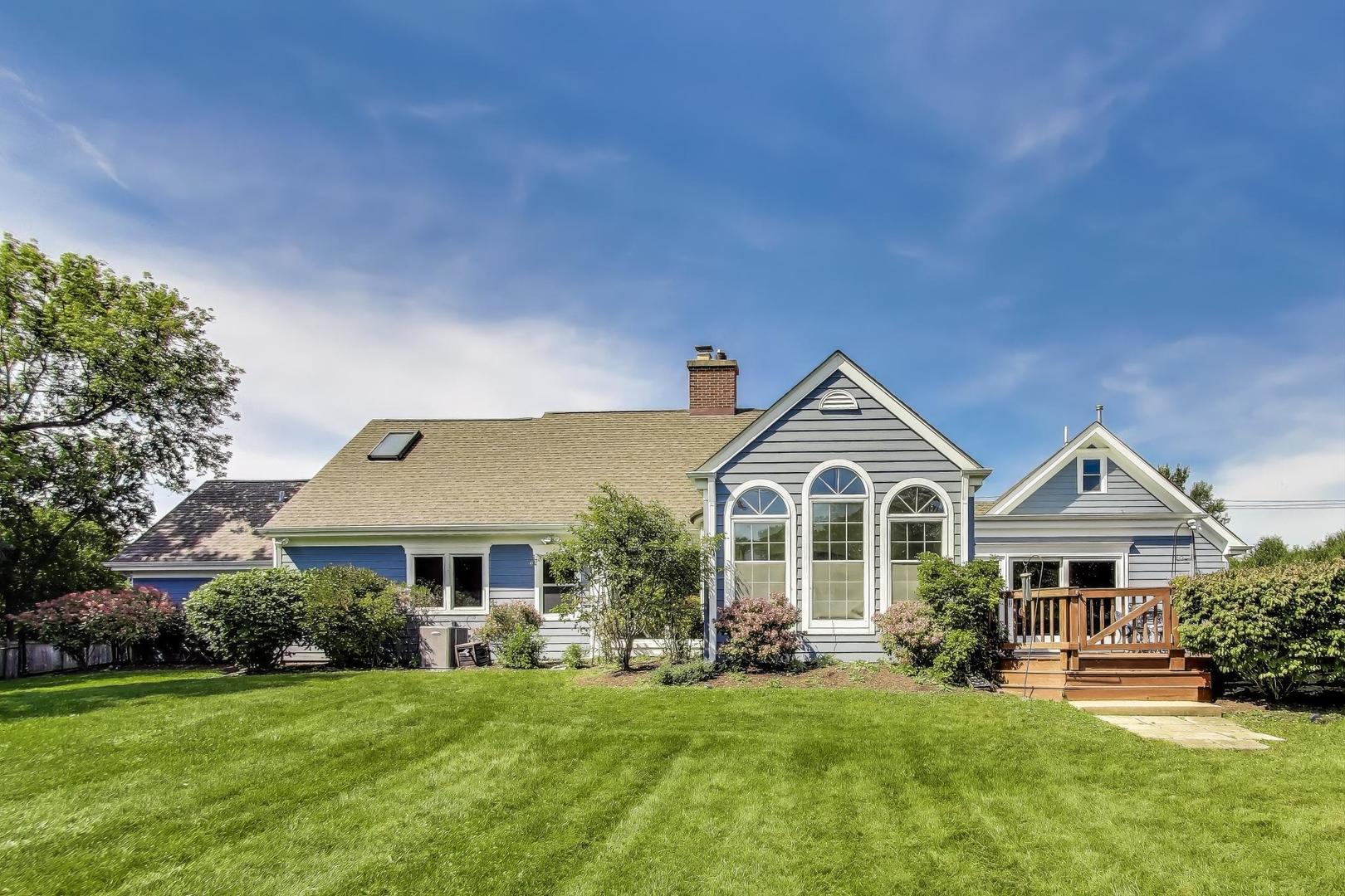 455 Sunset Ridge Road Northfield, IL 60093 - Photo 41 of 47 a front view of a house with a garden