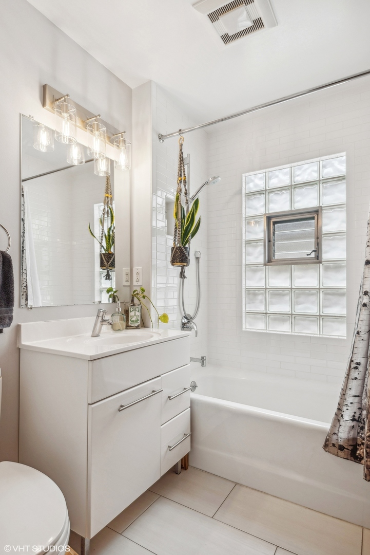 3408 North Ridgeway Avenue Chicago, IL 60618 - Photo 18 of 32 Gallery Image 18