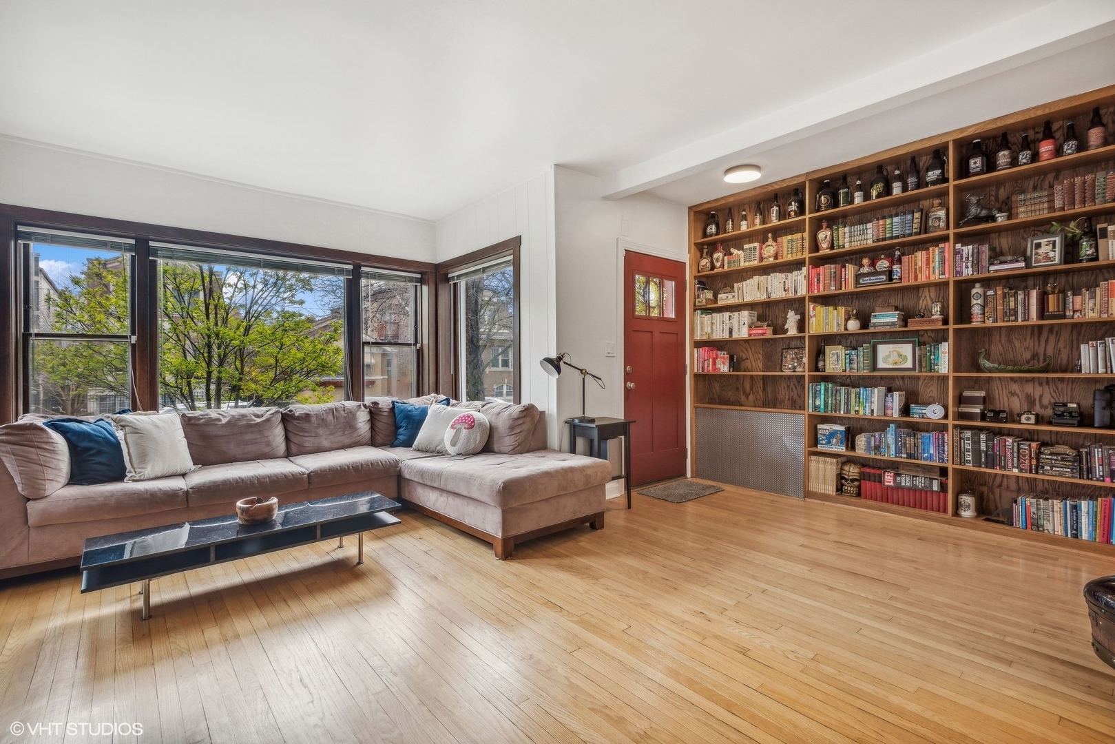 3408 North Ridgeway Avenue Chicago, IL 60618 - Photo 2 of 32 Gallery Image 2