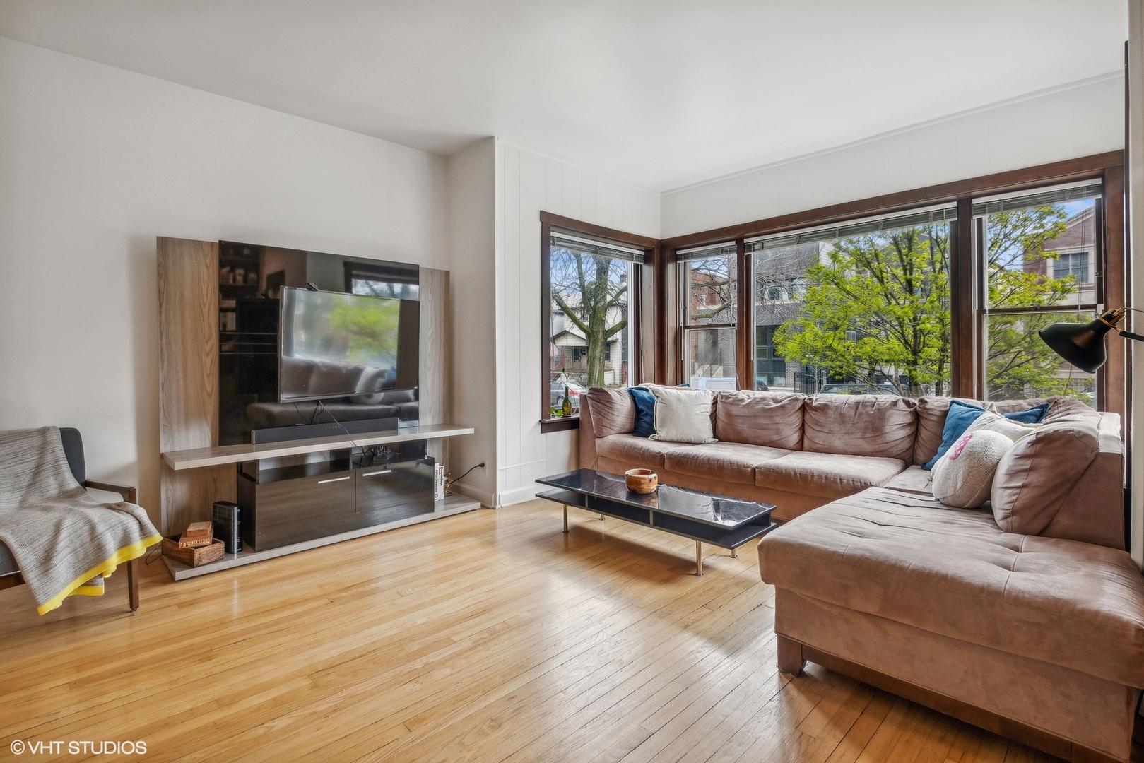 3408 North Ridgeway Avenue Chicago, IL 60618 - Photo 4 of 32 Gallery Image 4