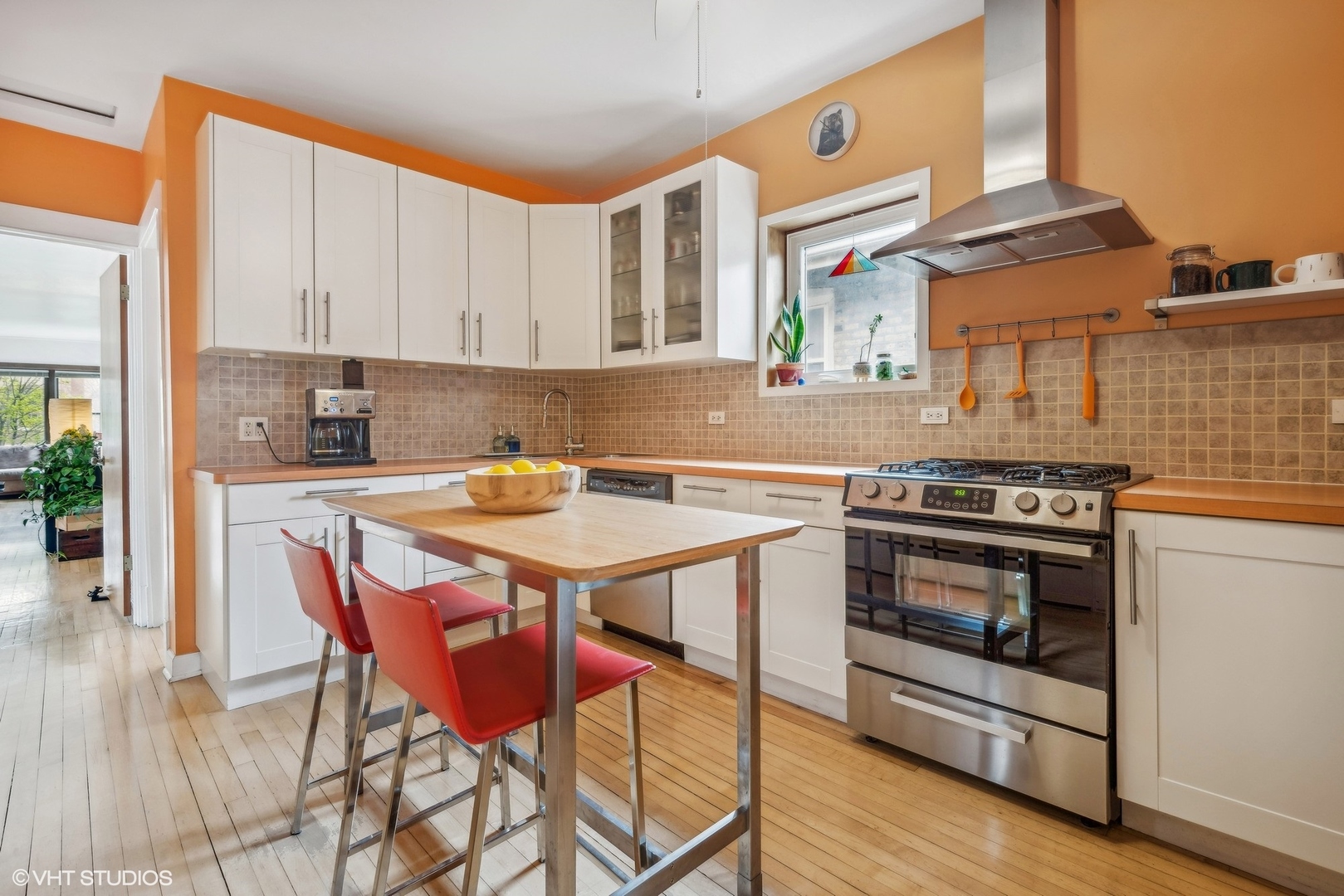 3408 North Ridgeway Avenue Chicago, IL 60618 - Photo 10 of 32 Gallery Image 10