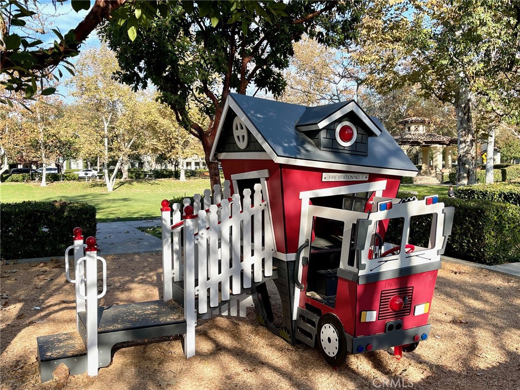 312 Quail Ridge Irvine, CA 92603 - Photo 25 of 35 a view of a chairs and tables in the patio