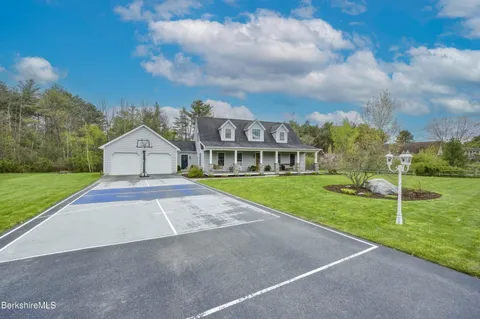 $575,000 | 14 County Court, Pittsfield, MA 01201