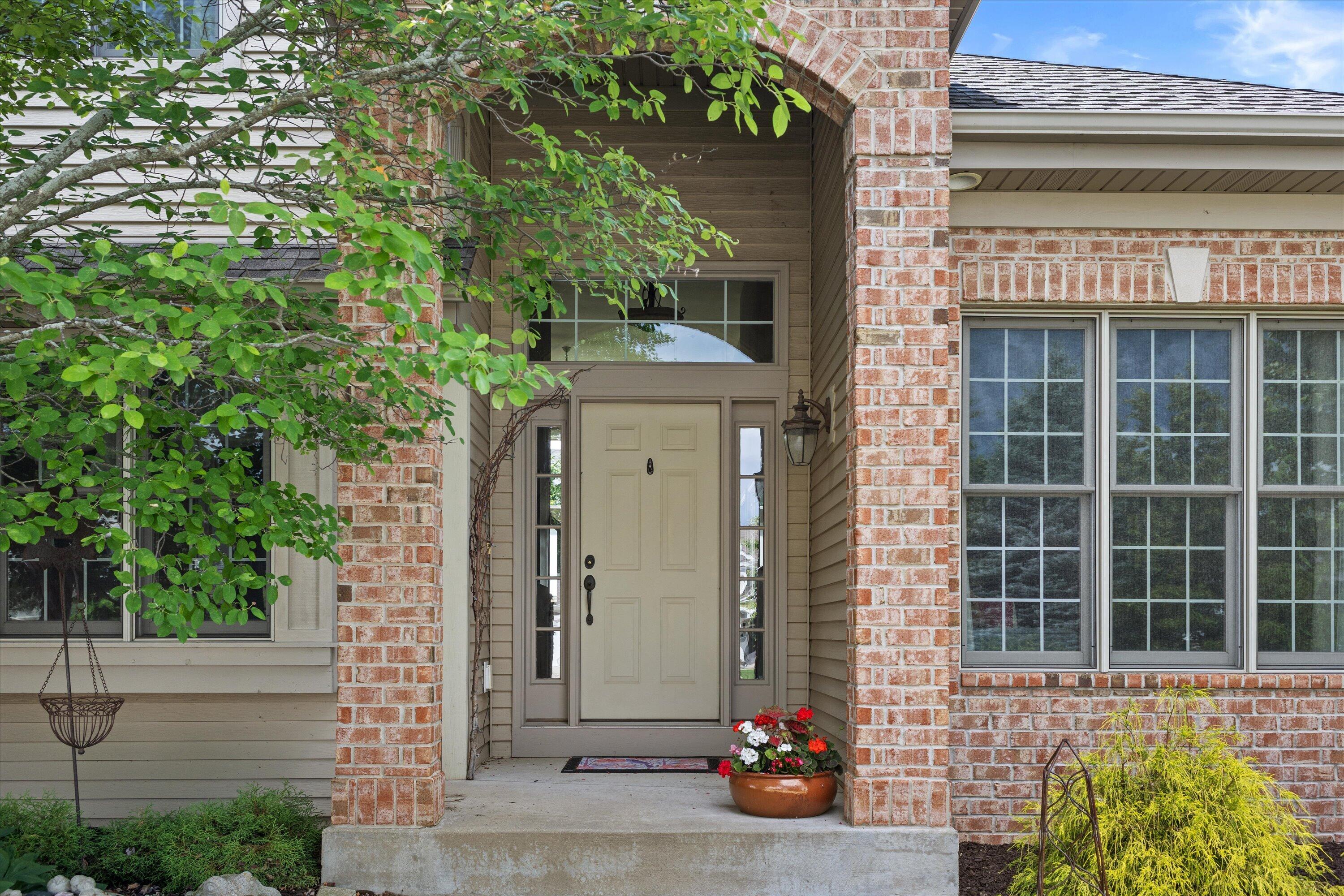 1822 Coach House Court Racine, WI 53406 - Photo 3 of 33 Welcome Home