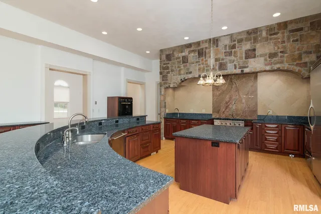 $840,000 | 12 Clearlake Drive, Centralia, IL 62801