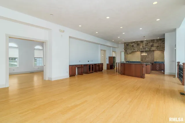 $840,000 | 12 Clearlake Drive, Centralia, IL 62801