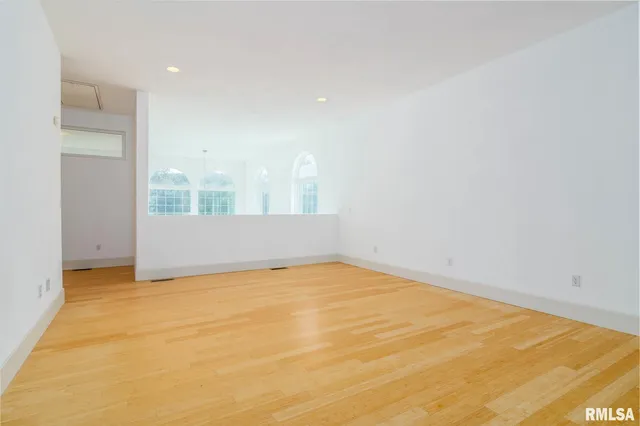 $840,000 | 12 Clearlake Drive, Centralia, IL 62801