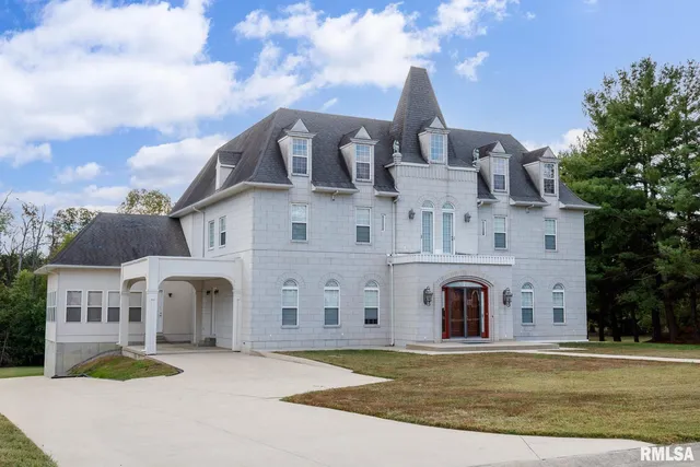 $840,000 | 12 Clearlake Drive, Centralia, IL 62801