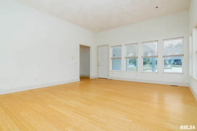 $840,000 | 12 Clearlake Drive, Centralia, IL 62801