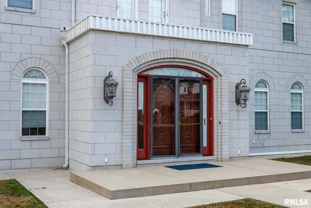 $840,000 | 12 Clearlake Drive, Centralia, IL 62801