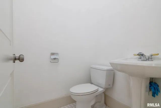 $840,000 | 12 Clearlake Drive, Centralia, IL 62801