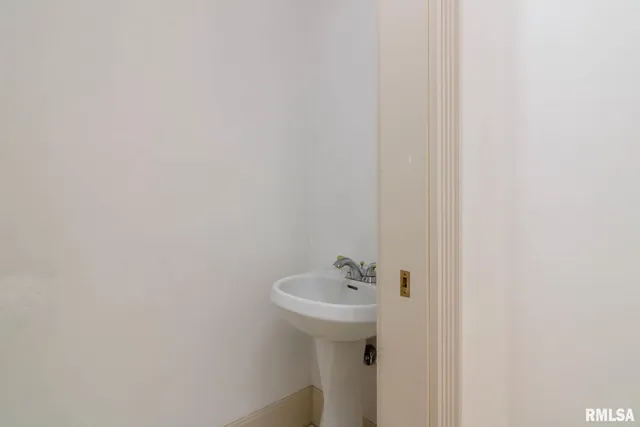 $840,000 | 12 Clearlake Drive, Centralia, IL 62801