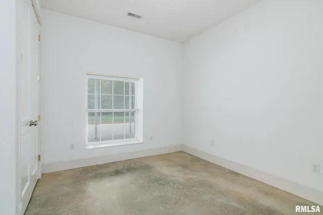 $840,000 | 12 Clearlake Drive, Centralia, IL 62801