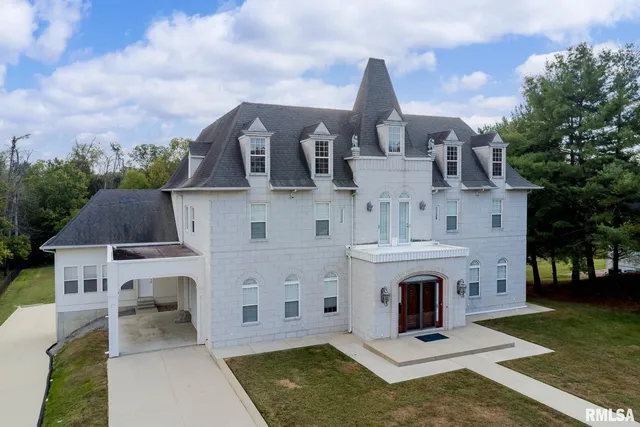 $840,000 | 12 Clearlake Drive, Centralia, IL 62801