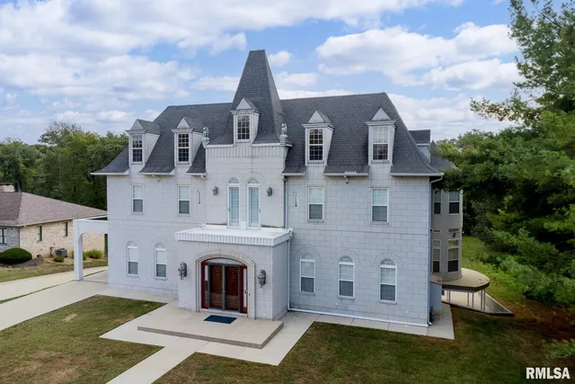 $840,000 | 12 Clearlake Drive, Centralia, IL 62801