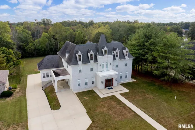 $840,000 | 12 Clearlake Drive, Centralia, IL 62801