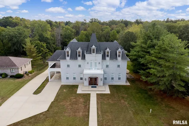 $840,000 | 12 Clearlake Drive, Centralia, IL 62801