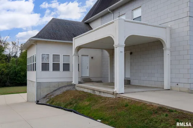 $840,000 | 12 Clearlake Drive, Centralia, IL 62801