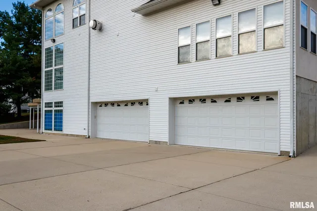 $840,000 | 12 Clearlake Drive, Centralia, IL 62801