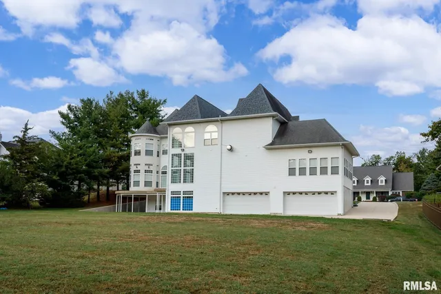 $840,000 | 12 Clearlake Drive, Centralia, IL 62801