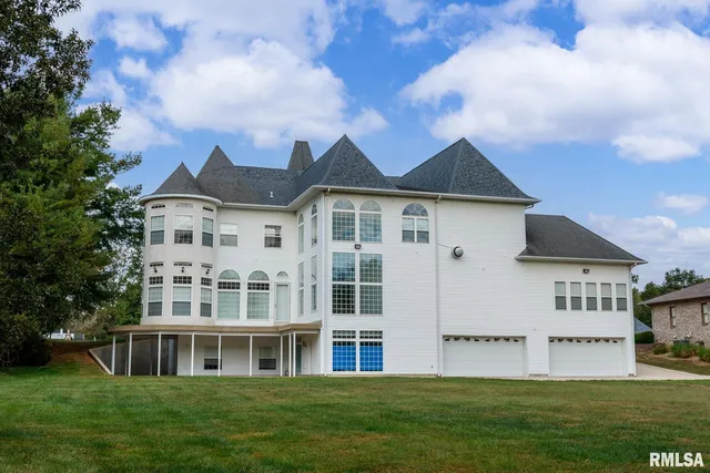 $840,000 | 12 Clearlake Drive, Centralia, IL 62801