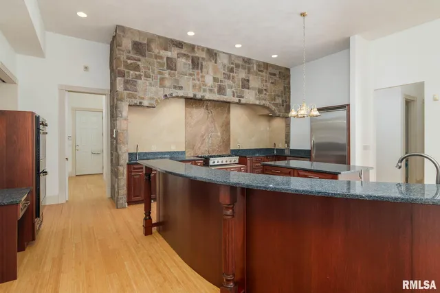 $840,000 | 12 Clearlake Drive, Centralia, IL 62801