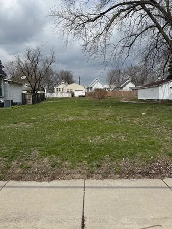 $13,000 | 1209 West Market Street, Bloomington, IL 61701