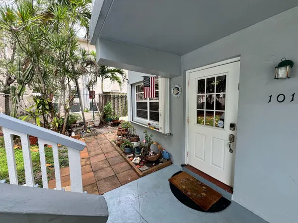 $200,000 | 751 Pine Drive, Unit 101, Pompano Beach, FL 33060