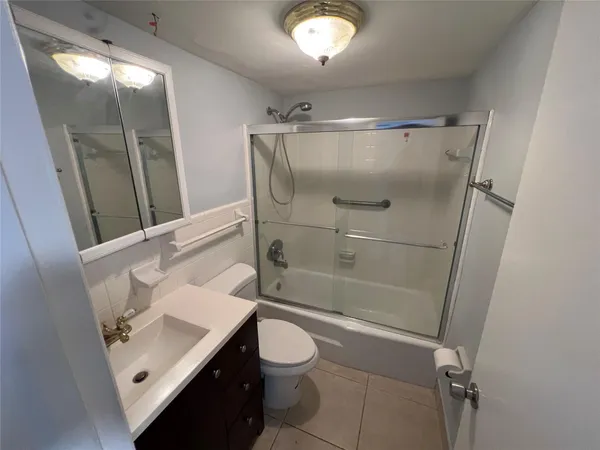 $200,000 | 751 Pine Drive, Unit 101, Pompano Beach, FL 33060