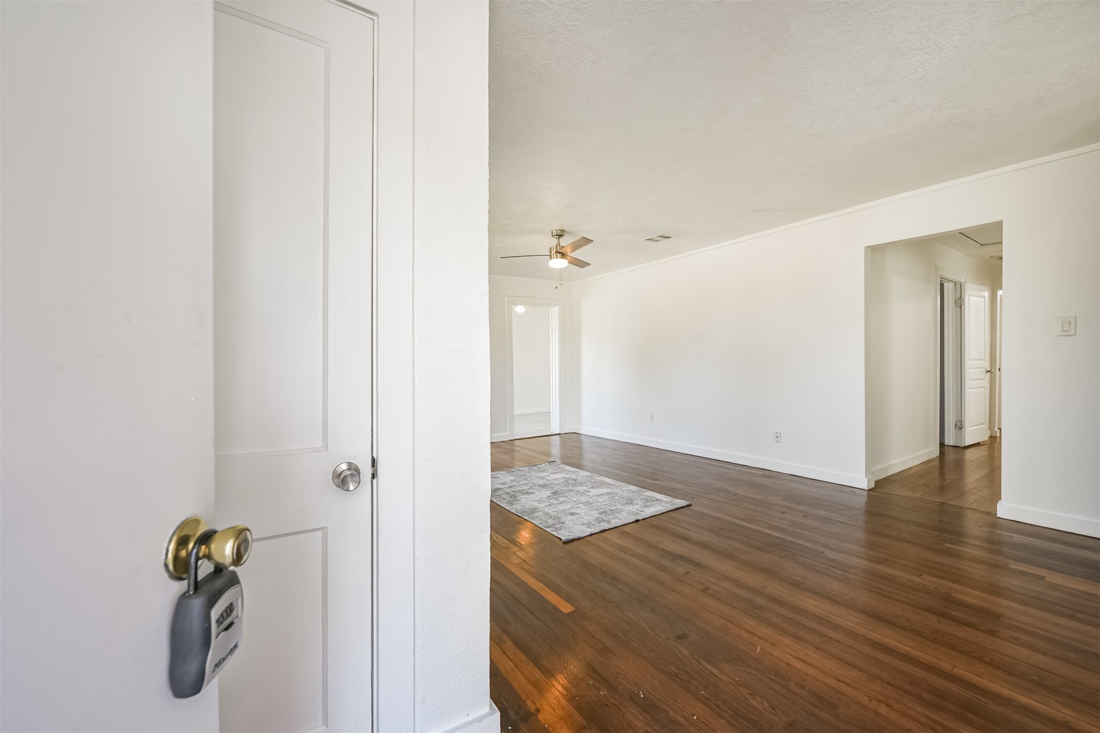 7546 Greendowns Street Houston, TX 77087 - Photo 5 of 33