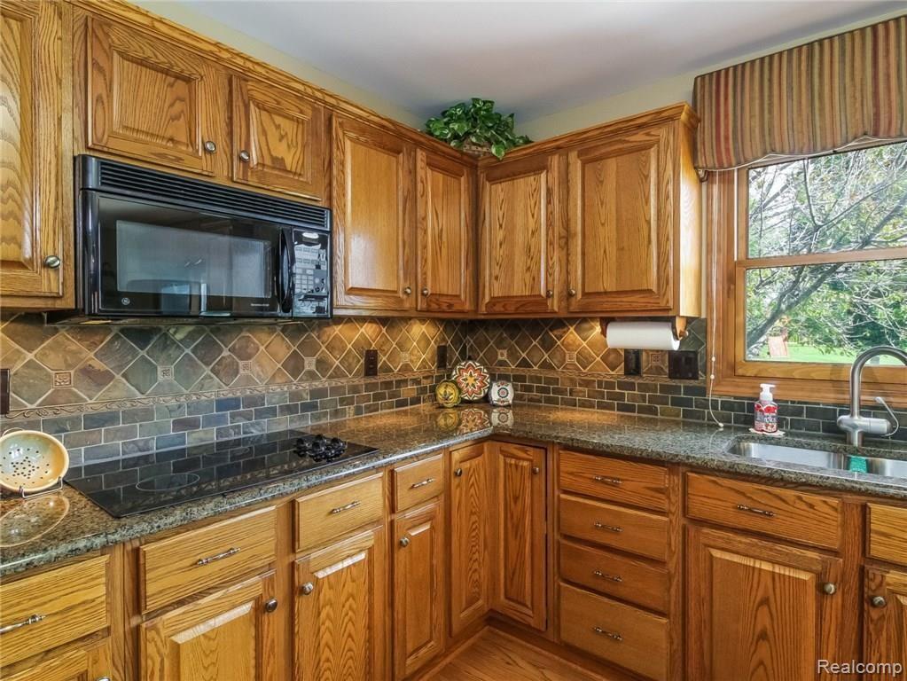 4197 Bold Meadows Rochester, MI 48306 - Photo 14 of 60 016-4745730-medium4x3.jpg