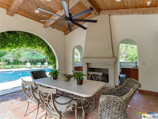 $3,400,000 | 208 Creekridge Drive, Victoria, TX 77904