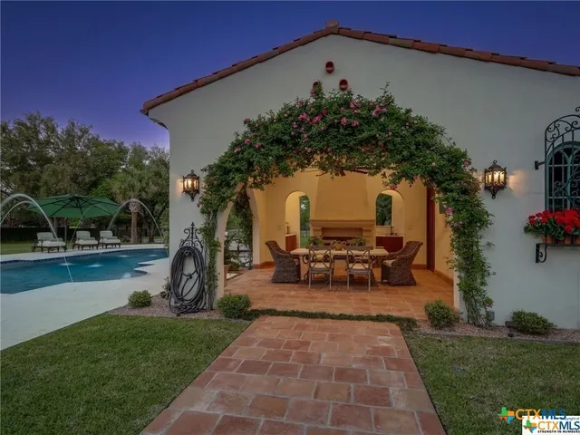 $3,400,000 | 208 Creekridge Drive, Victoria, TX 77904