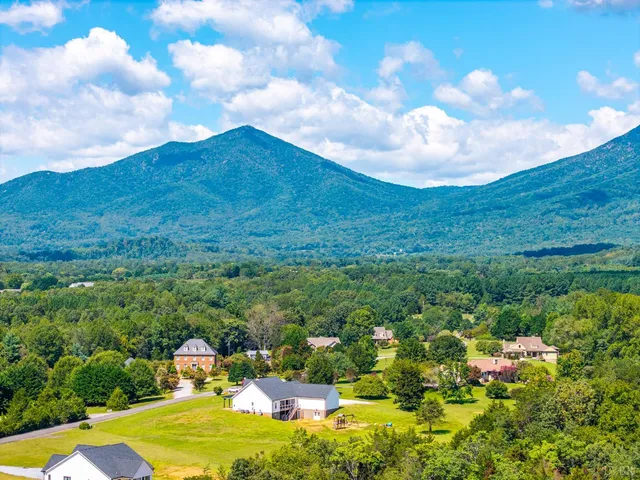 $835,000 | 1101 Foxfire Lane, Bedford, VA 24523