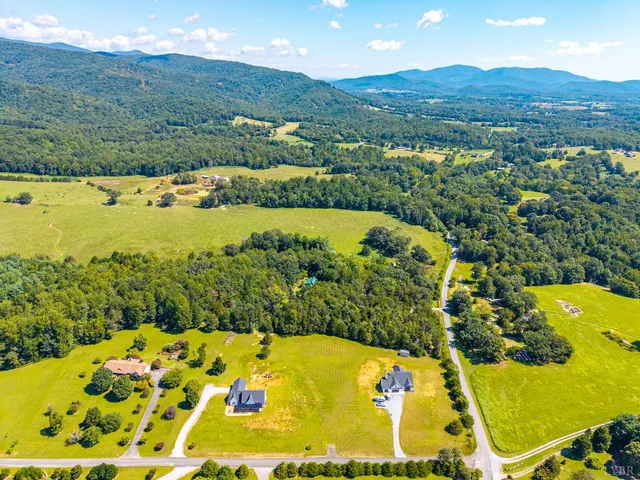 $835,000 | 1101 Foxfire Lane, Bedford, VA 24523
