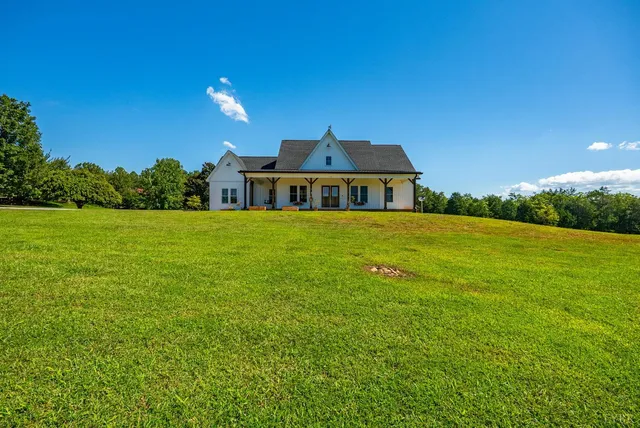 $835,000 | 1101 Foxfire Lane, Bedford, VA 24523
