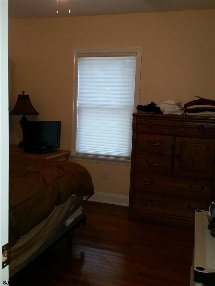 9 Wesley Road Ocean City, NJ 08226 - Photo 7 of 25 a room with a bed and a window
