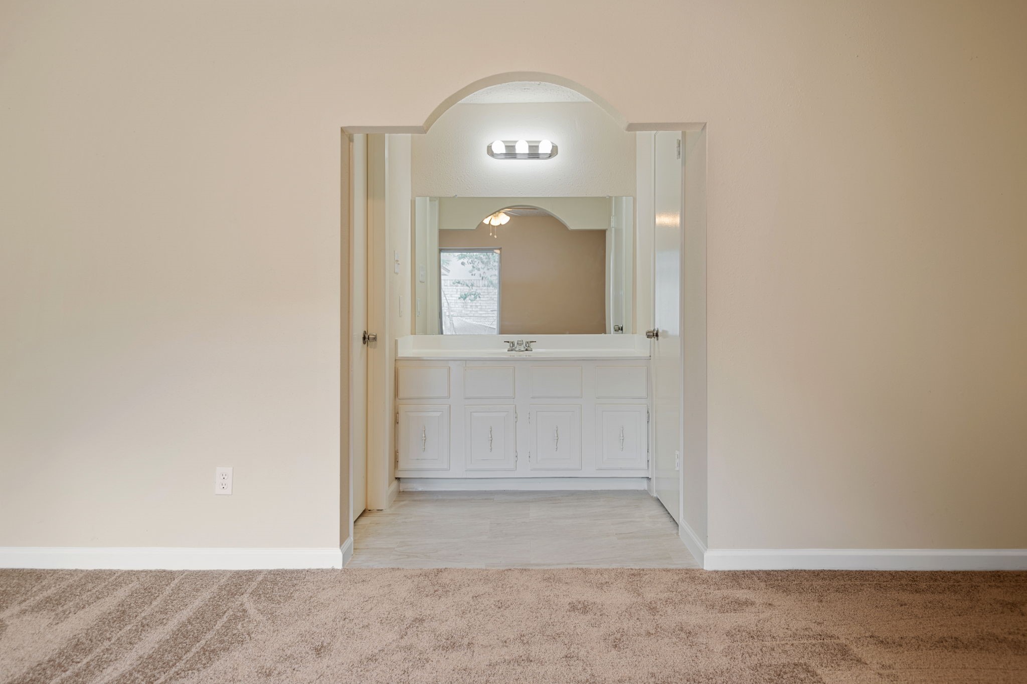 13315 Cologne Drive Houston, TX 77065 - Photo 12 of 15 an empty room with mirror in it