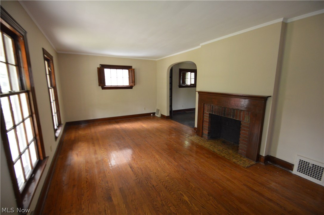 3811 Woodridge Road Cleveland Heights, OH 44121 - Photo 2 of 16 Huge Living Room with hardwood flooring.