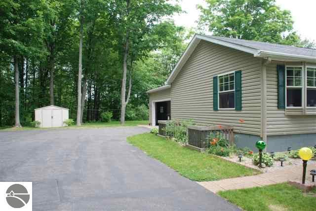 9305 Blohm Road Honor, MI 49640 - Photo 7 of 15 1705621-6.JPG