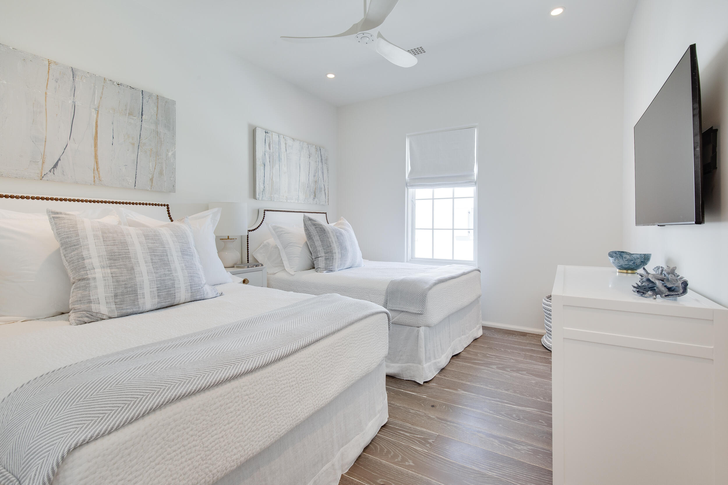 19 Astra Way Inlet Beach, Unit M12 Inlet Beach, FL 32461 - Photo 18 of 34 a room with a bed and flat screen tv