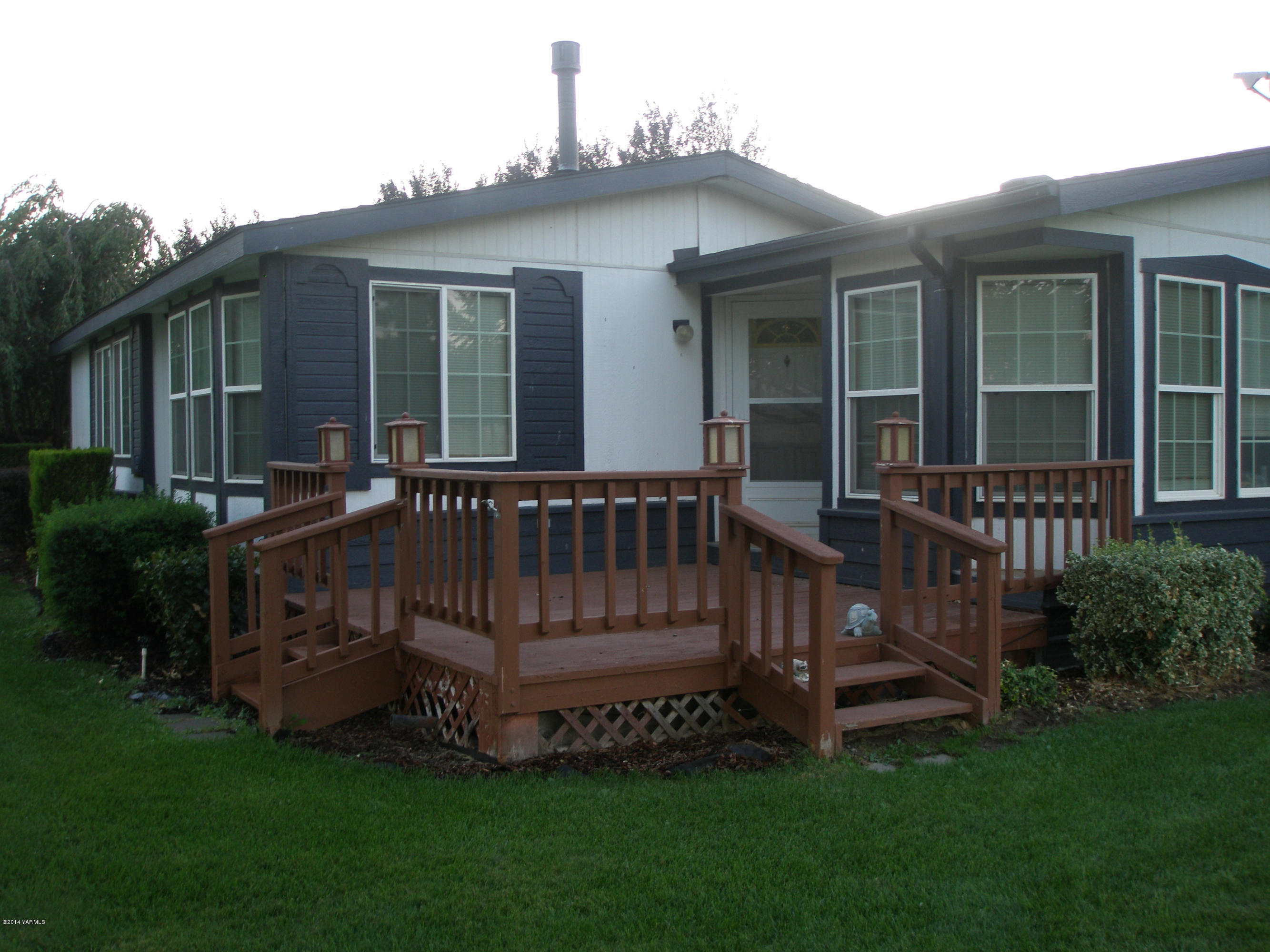 151 West Huntzinger Road Selah, WA 98942 - Photo 1 of 44 a view of a house with a yard and deck