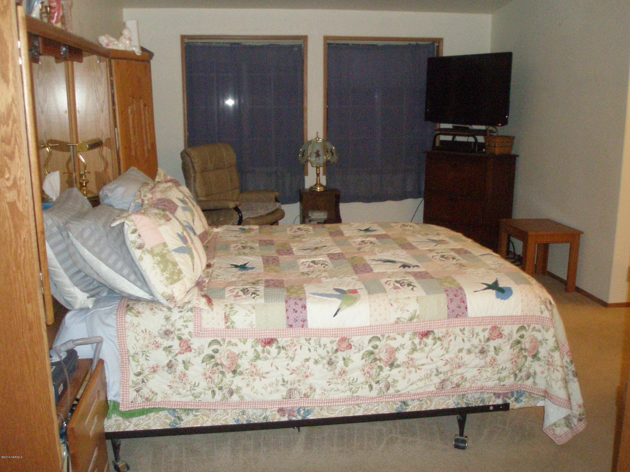 151 West Huntzinger Road Selah, WA 98942 - Photo 19 of 44 a close view of dining table