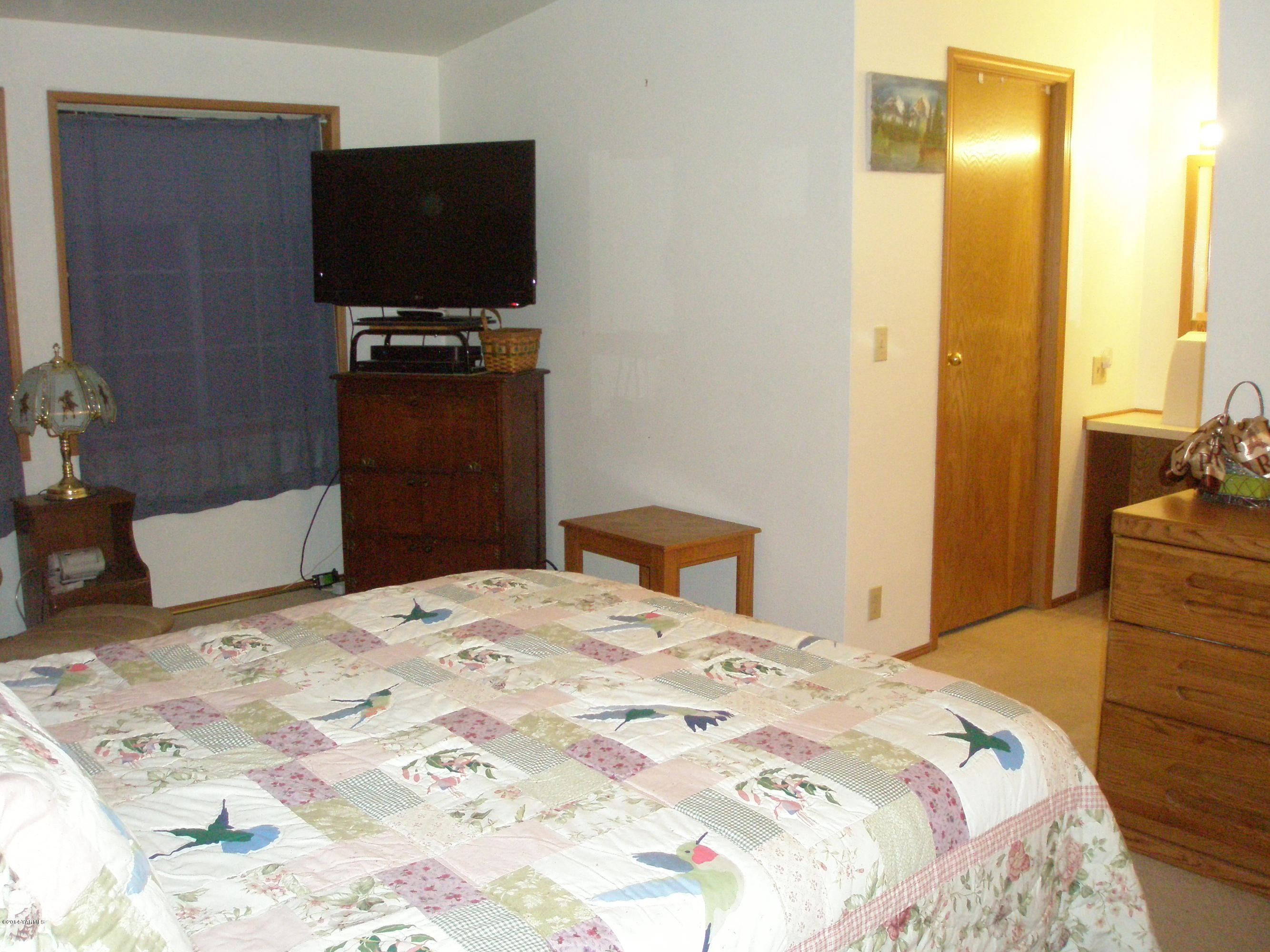 151 West Huntzinger Road Selah, WA 98942 - Photo 20 of 44 a bedroom with a bed and a flat screen tv