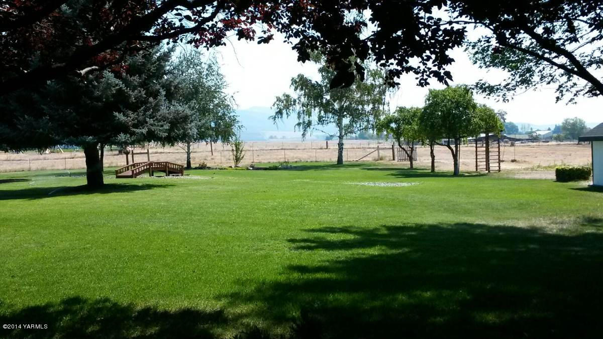 151 West Huntzinger Road Selah, WA 98942 - Photo 37 of 44 a view of field with trees