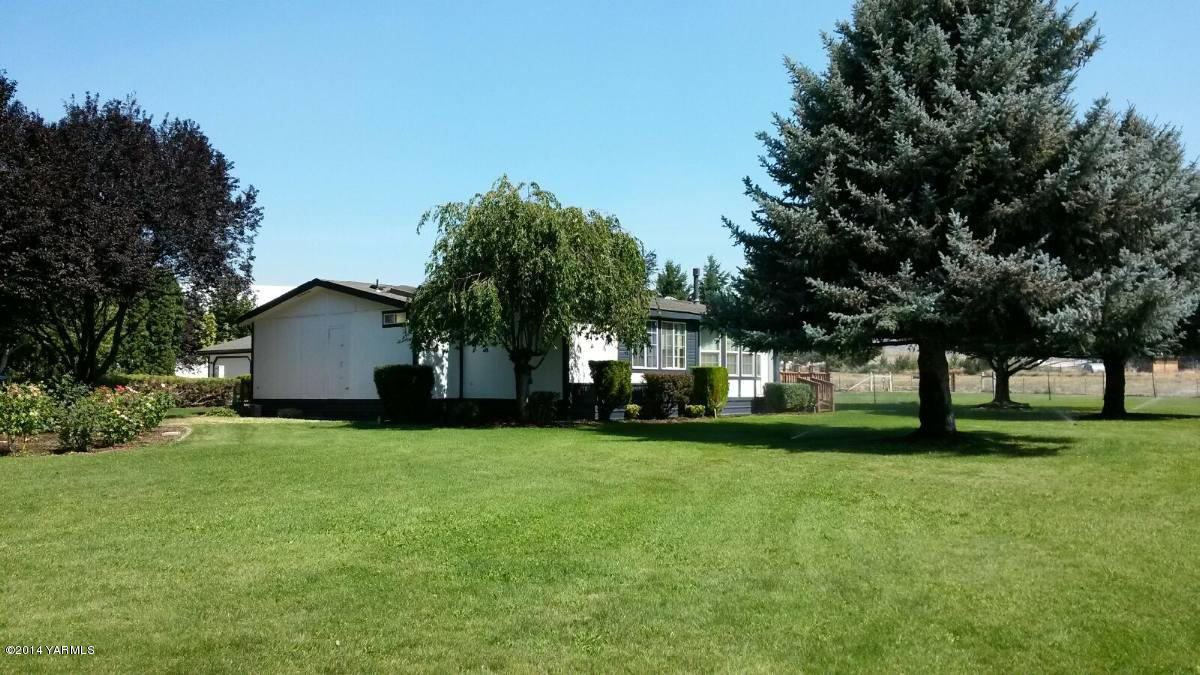 151 West Huntzinger Road Selah, WA 98942 - Photo 38 of 44 a view of a house with a big yard and large trees