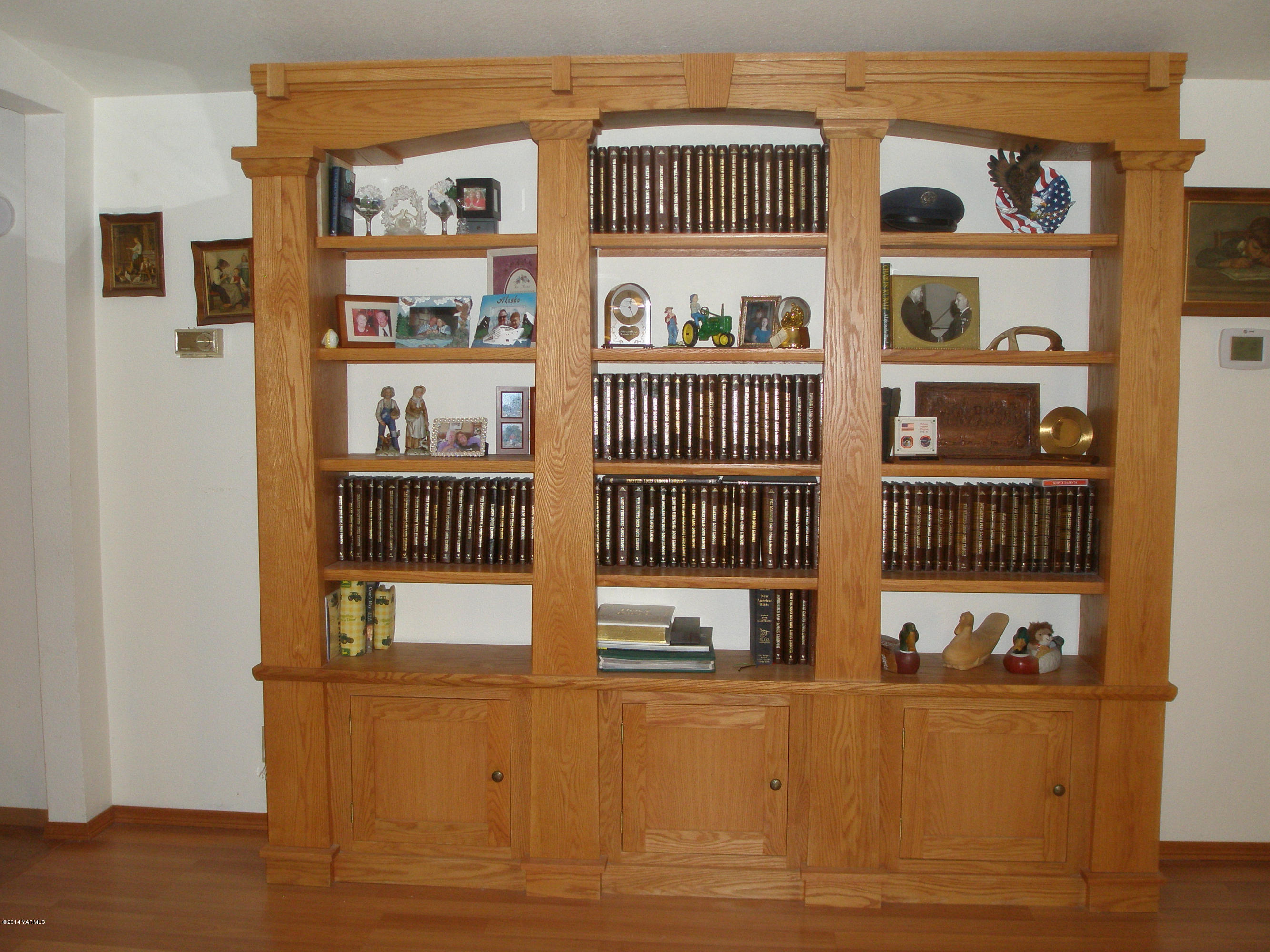 151 West Huntzinger Road Selah, WA 98942 - Photo 7 of 44 a view of a living room with furniture