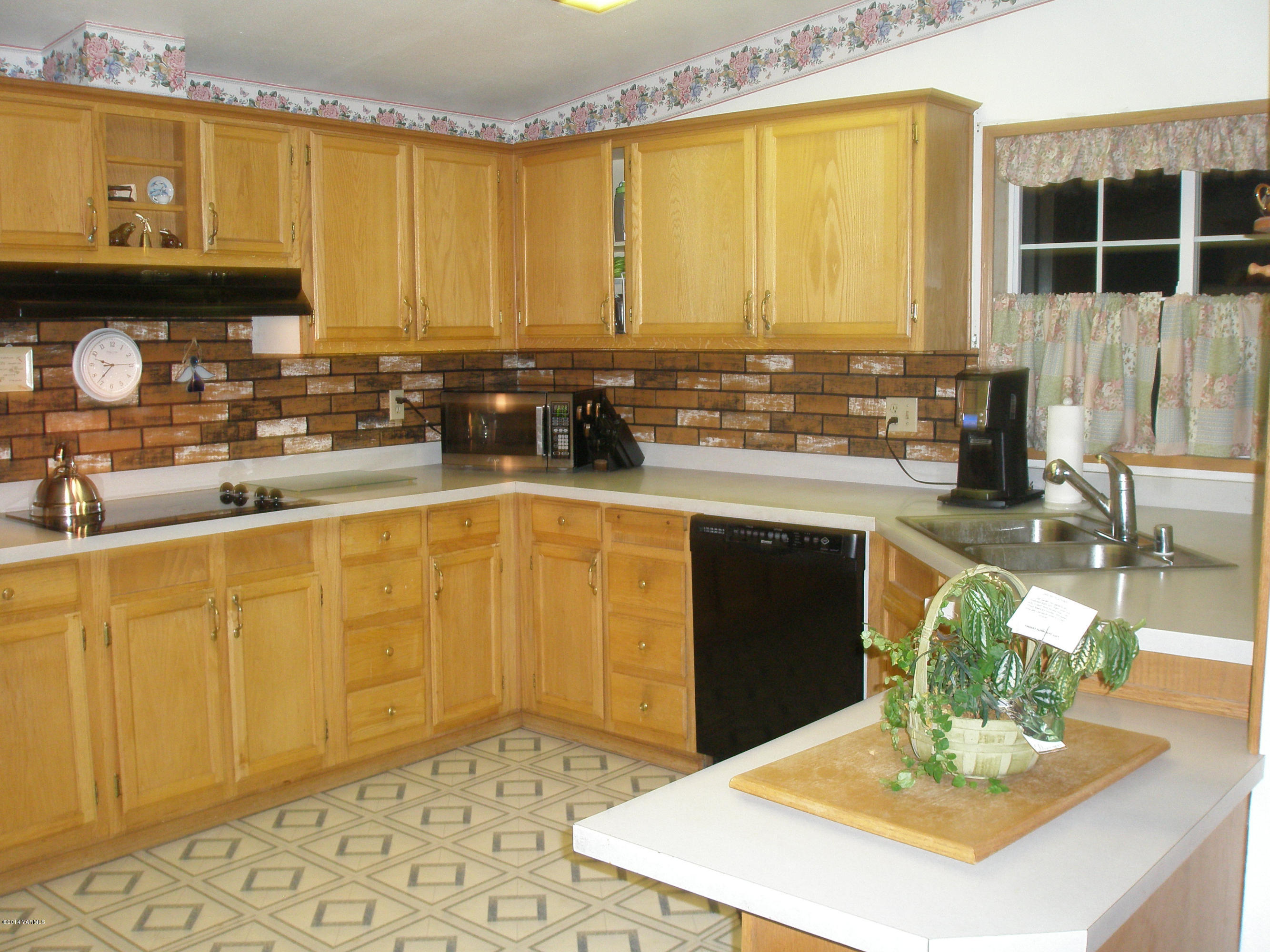 151 West Huntzinger Road Selah, WA 98942 - Photo 10 of 44 a kitchen with stainless steel appliances granite countertop a sink a stove cabinets dining table and chairs
