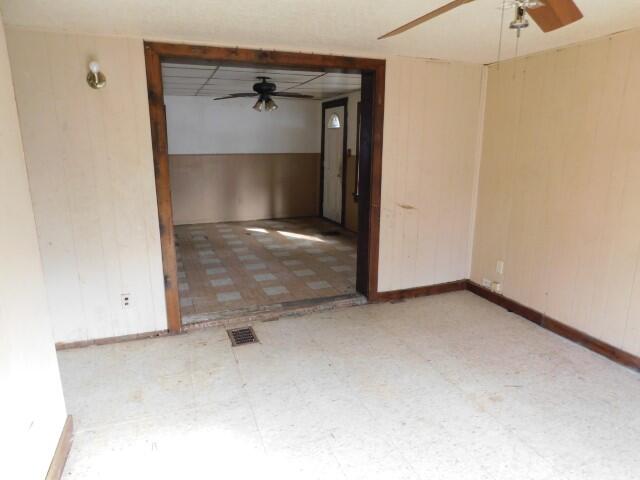 482 Jericho Road Covington, KY 41015 - Photo 6 of 24 Living Room (9)
